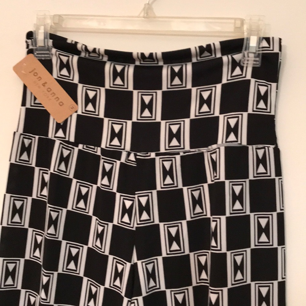 *NWT* Jon & anna Pants